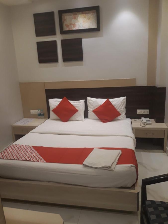לקנאו Hotel Megha Inn מראה חיצוני תמונה