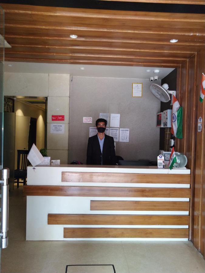 לקנאו Hotel Megha Inn מראה חיצוני תמונה