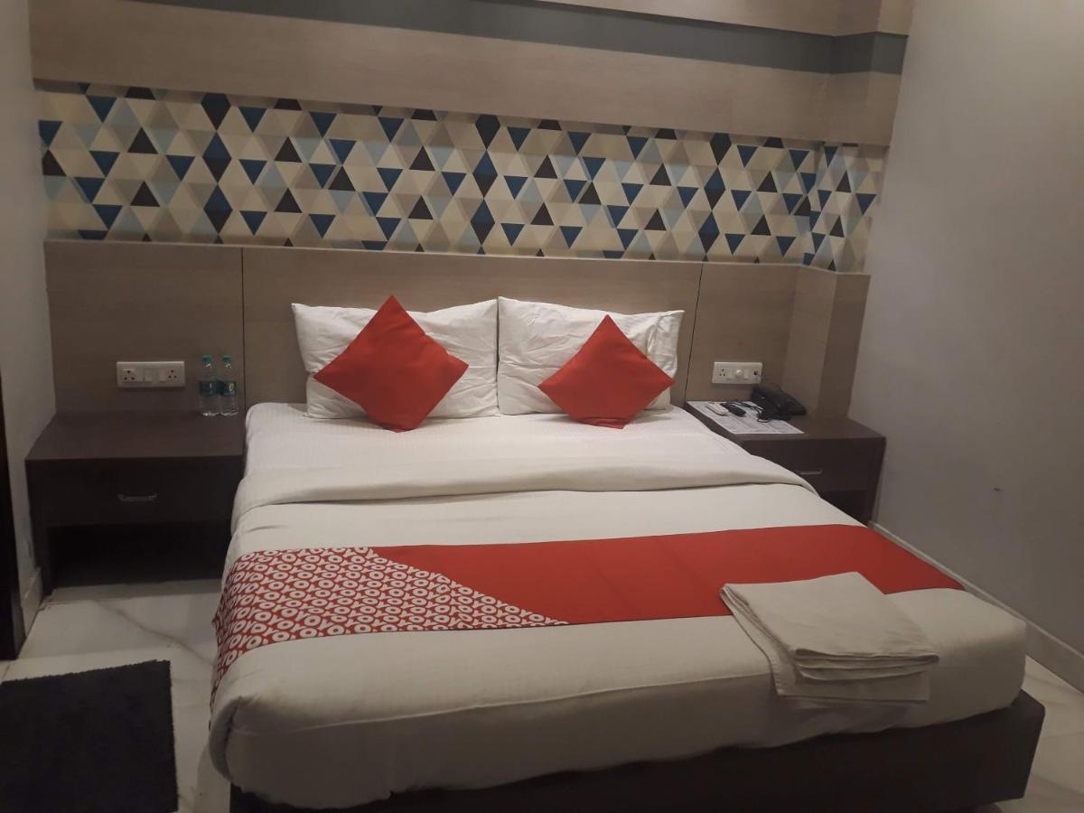 לקנאו Hotel Megha Inn מראה חיצוני תמונה