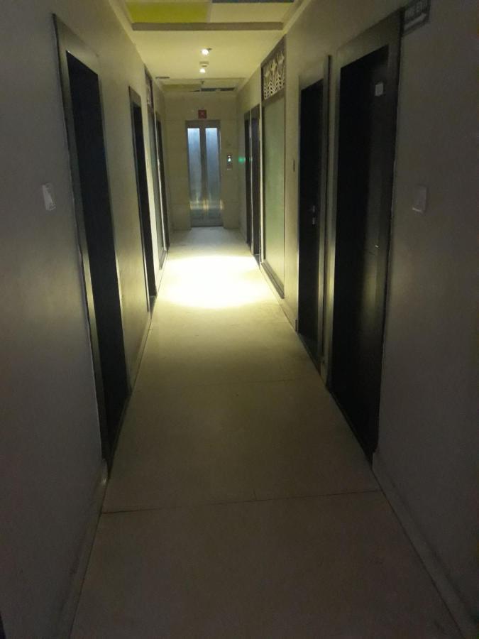 לקנאו Hotel Megha Inn מראה חיצוני תמונה