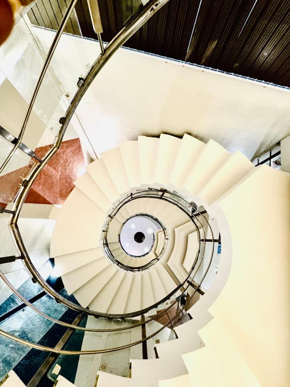 לקנאו Hotel Megha Inn מראה חיצוני תמונה