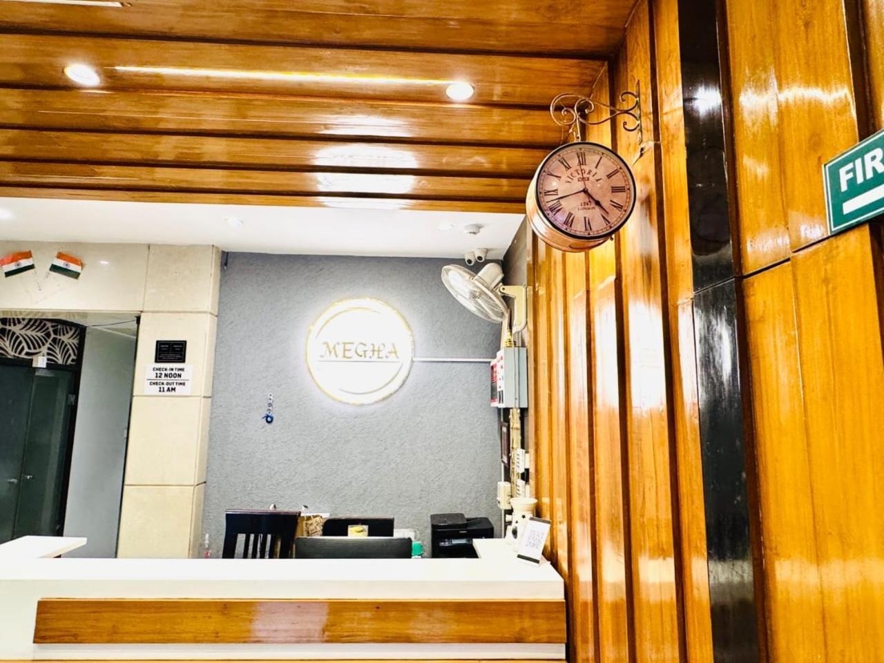 לקנאו Hotel Megha Inn מראה חיצוני תמונה